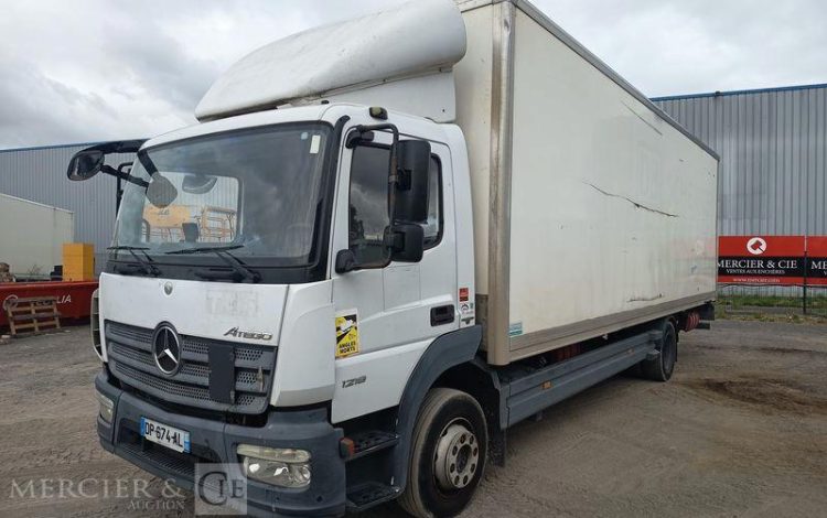 MERCEDES ATEGO AVEC HAYON  DP-674-AL