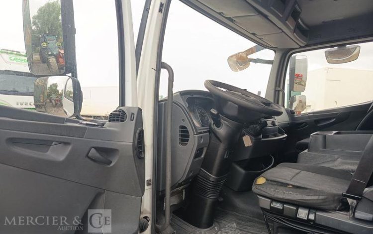 MERCEDES ATEGO AVEC HAYON  DP-674-AL