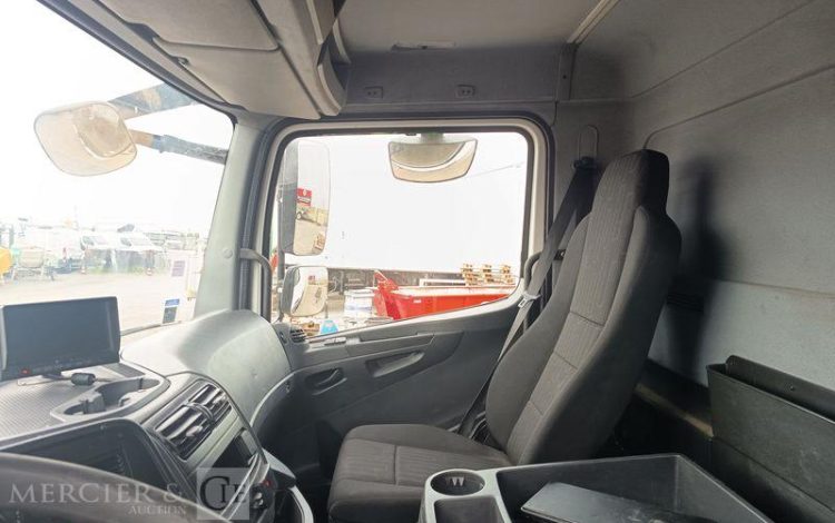 MERCEDES ATEGO AVEC HAYON  DP-674-AL