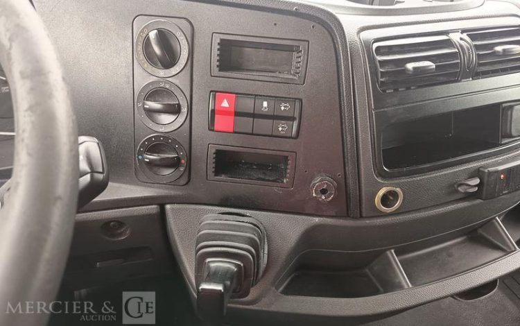 MERCEDES ATEGO AVEC HAYON  DP-674-AL