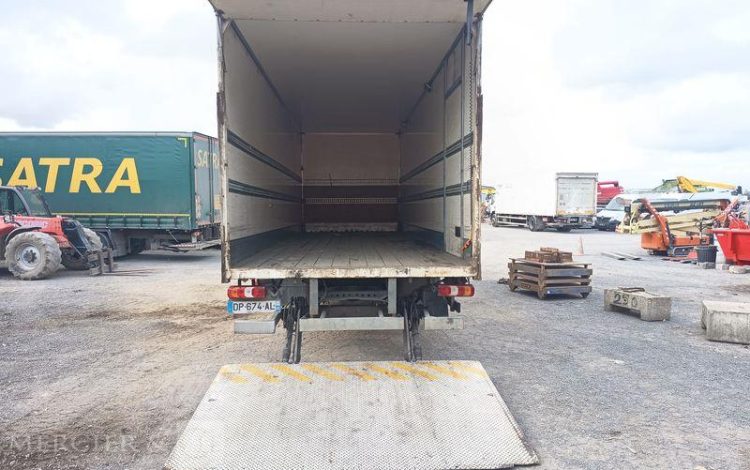 MERCEDES ATEGO AVEC HAYON  DP-674-AL