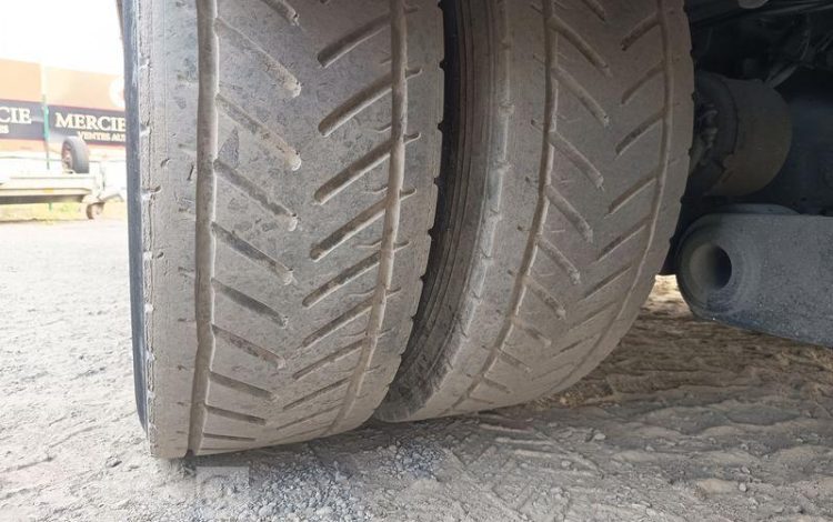 MERCEDES ATEGO AVEC HAYON  DP-674-AL