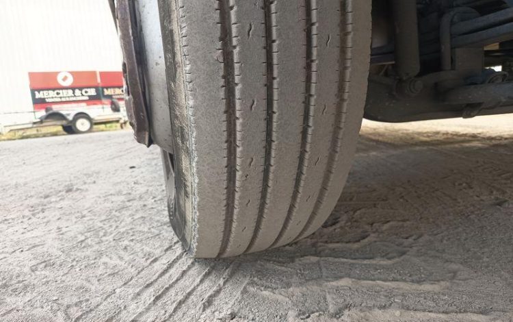 MERCEDES ATEGO AVEC HAYON  DP-674-AL