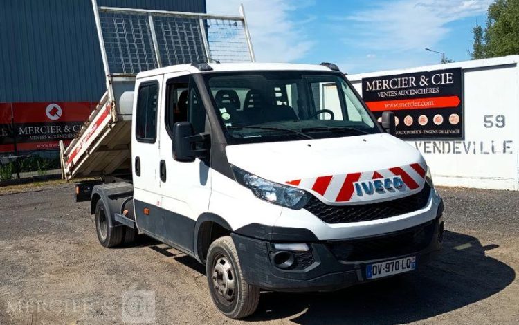 IVECO DAILY 35C13 BENNE DOUBLE CABINE – DIESEL – 91792 KMS – ANNEE 2015 BLANC DV-970-LQ