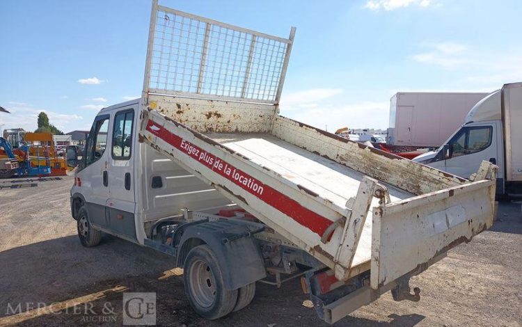 IVECO DAILY 35C13 BENNE DOUBLE CABINE – DIESEL – 91792 KMS – ANNEE 2015 BLANC DV-970-LQ