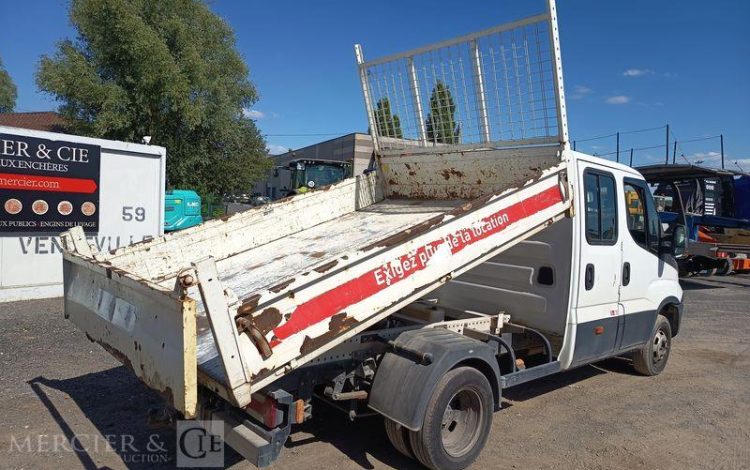 IVECO DAILY 35C13 BENNE DOUBLE CABINE – DIESEL – 91792 KMS – ANNEE 2015 BLANC DV-970-LQ