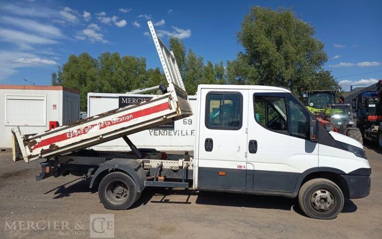 IVECO DAILY 35C13 BENNE DOUBLE CABINE – DIESEL – 91792 KMS – ANNEE 2015 BLANC DV-970-LQ