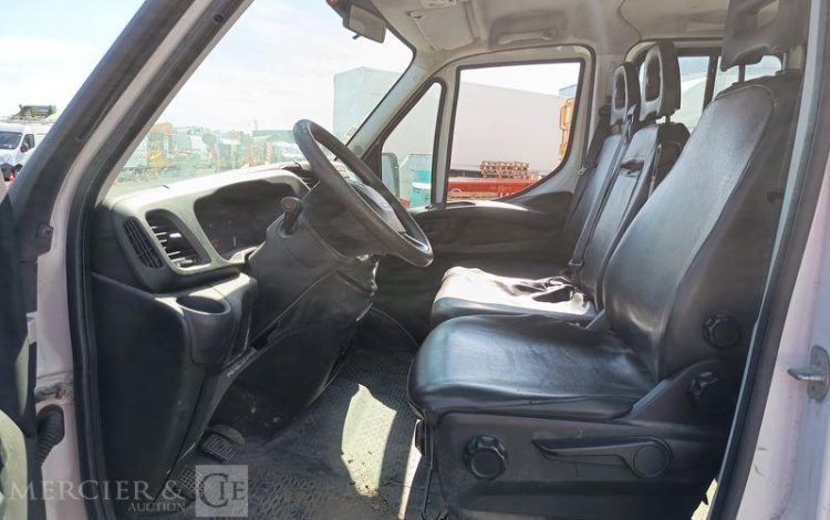 IVECO DAILY 35C13 BENNE DOUBLE CABINE – DIESEL – 91792 KMS – ANNEE 2015 BLANC DV-970-LQ