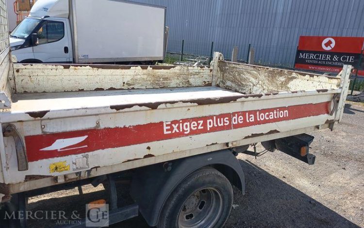IVECO DAILY 35C13 BENNE DOUBLE CABINE – DIESEL – 91792 KMS – ANNEE 2015 BLANC DV-970-LQ