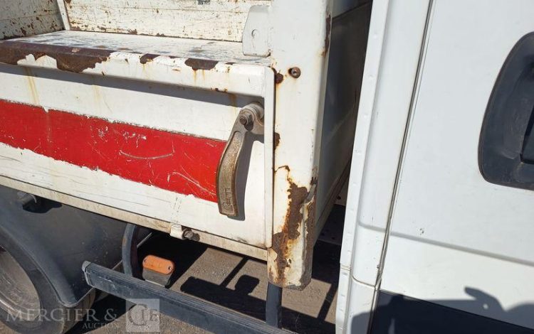 IVECO DAILY 35C13 BENNE DOUBLE CABINE – DIESEL – 91792 KMS – ANNEE 2015 BLANC DV-970-LQ