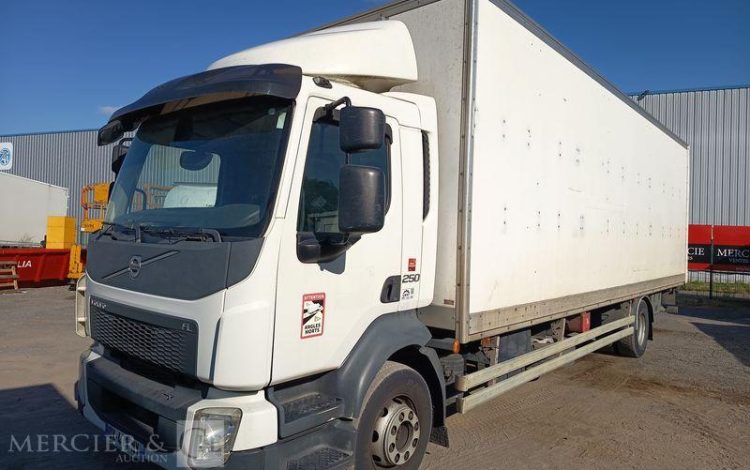 VOLVO FL 250 AVEC HAYON BLANC DX-471-NY
