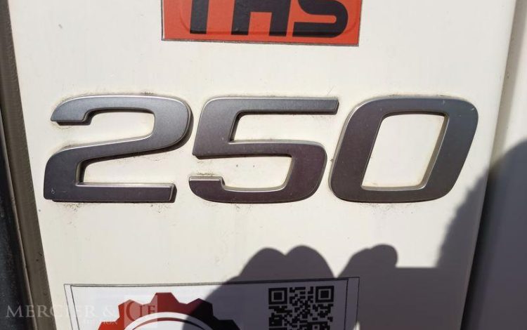 VOLVO FL 250 AVEC HAYON BLANC DX-471-NY
