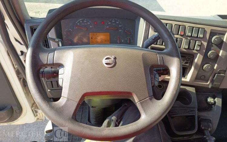 VOLVO FL 250 AVEC HAYON BLANC DX-471-NY
