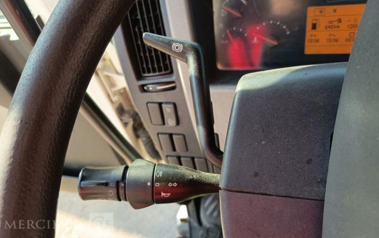 VOLVO FL 250 AVEC HAYON BLANC DX-471-NY