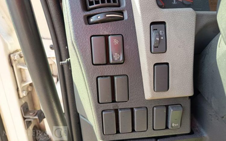 VOLVO FL 250 AVEC HAYON BLANC DX-471-NY