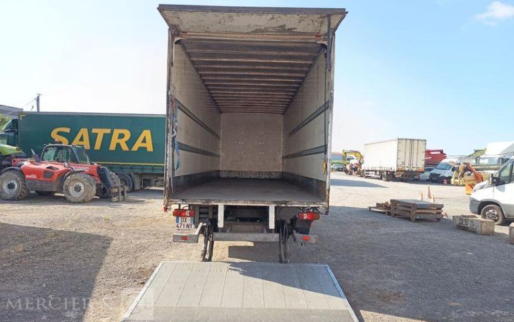 VOLVO FL 250 AVEC HAYON BLANC DX-471-NY