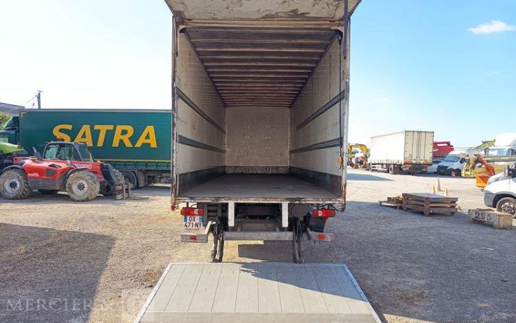 VOLVO FL 250 AVEC HAYON BLANC DX-471-NY
