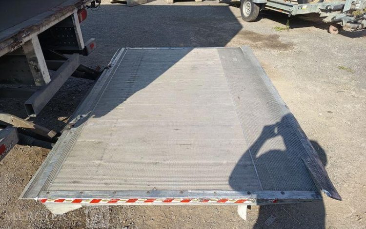 VOLVO FL 250 AVEC HAYON BLANC DX-471-NY