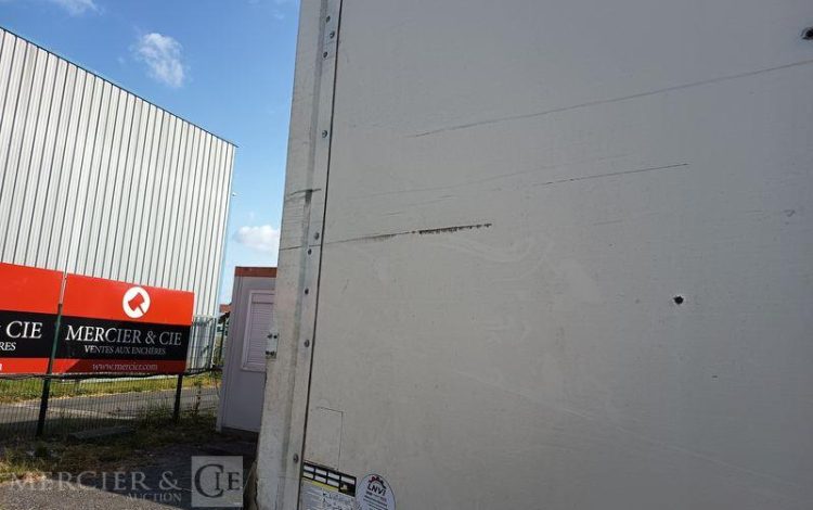 VOLVO FL 250 AVEC HAYON BLANC DX-471-NY