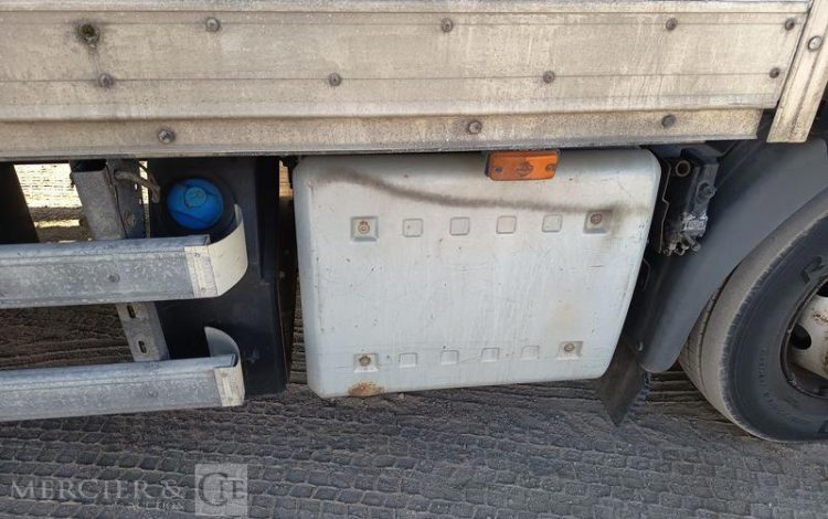 VOLVO FL 250 AVEC HAYON BLANC DX-471-NY