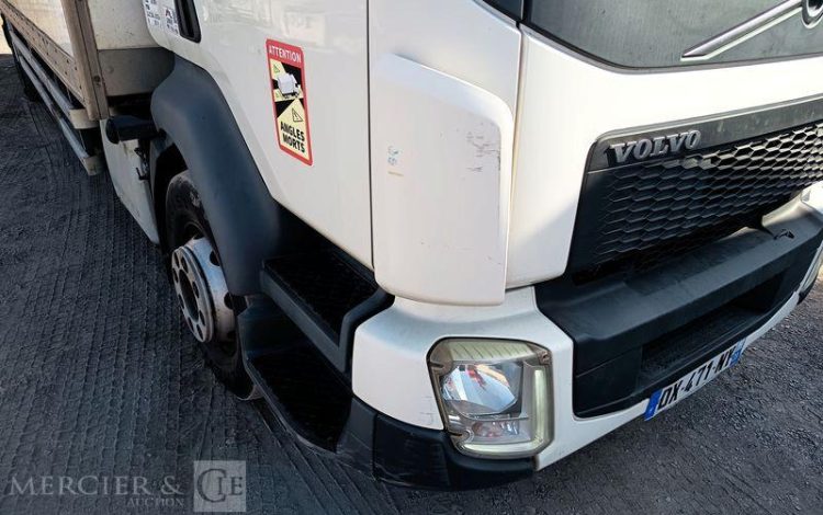 VOLVO FL 250 AVEC HAYON BLANC DX-471-NY