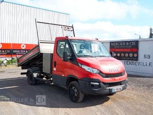 IVECO DAILY 35C13 BENNE AVEC COFFRE ACIER DIESEL – 110197 KMS – ANNEE 2016 ROUGE ED-585-NA