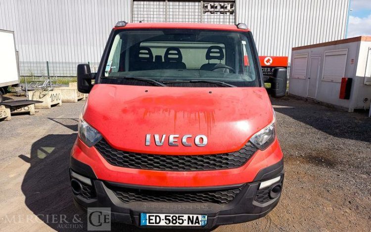 IVECO DAILY 35C13 BENNE AVEC COFFRE ACIER DIESEL – 110197 KMS – ANNEE 2016 ROUGE ED-585-NA