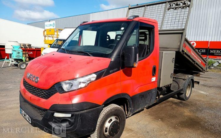 IVECO DAILY 35C13 BENNE AVEC COFFRE ACIER DIESEL – 110197 KMS – ANNEE 2016 ROUGE ED-585-NA