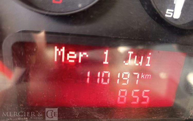 IVECO DAILY 35C13 BENNE AVEC COFFRE ACIER DIESEL – 110197 KMS – ANNEE 2016 ROUGE ED-585-NA