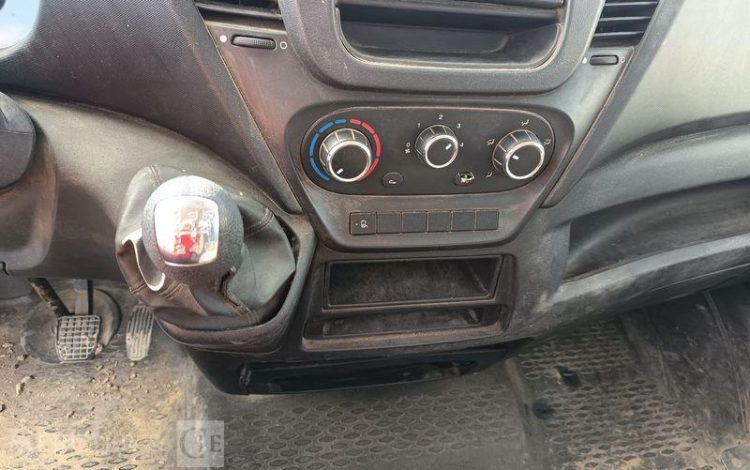 IVECO DAILY 35C13 BENNE AVEC COFFRE ACIER DIESEL – 110197 KMS – ANNEE 2016 ROUGE ED-585-NA