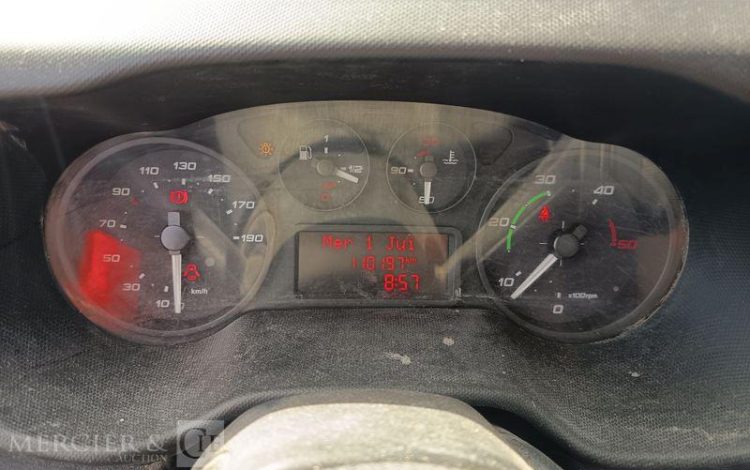 IVECO DAILY 35C13 BENNE AVEC COFFRE ACIER DIESEL – 110197 KMS – ANNEE 2016 ROUGE ED-585-NA