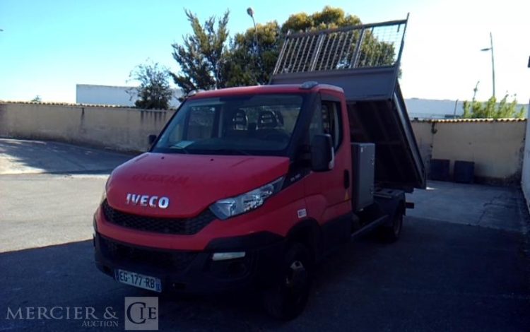 IVECO 35-130 BENNE SIMPLE CABINE COFFRE ROUGE EG-177-RB