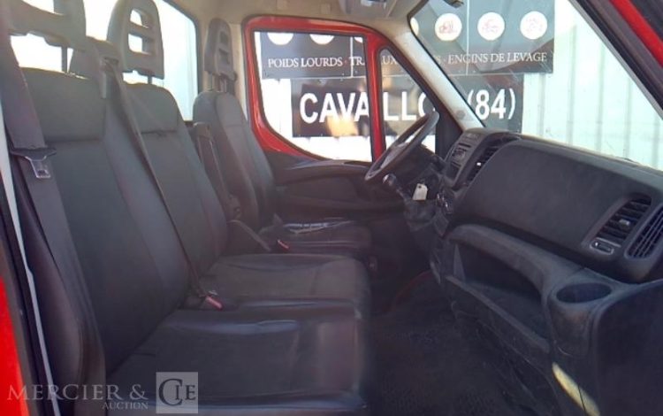 IVECO 35-130 BENNE SIMPLE CABINE COFFRE ROUGE EG-177-RB