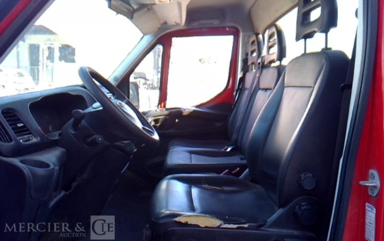 IVECO 35-130 BENNE SIMPLE CABINE COFFRE ROUGE EG-177-RB