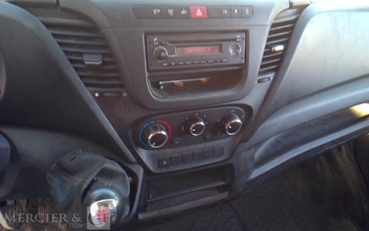 IVECO 35-130 BENNE SIMPLE CABINE COFFRE ROUGE EG-177-RB