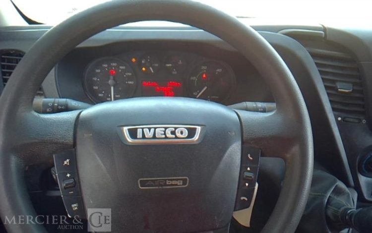 IVECO 35-130 BENNE SIMPLE CABINE COFFRE ROUGE EG-177-RB