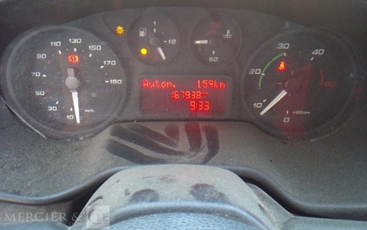 IVECO 35-130 BENNE SIMPLE CABINE COFFRE ROUGE EG-177-RB