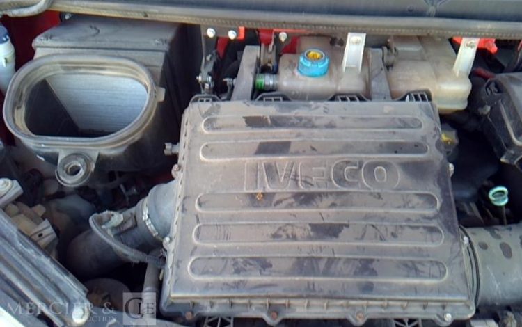 IVECO 35-130 BENNE SIMPLE CABINE COFFRE ROUGE EG-177-RB