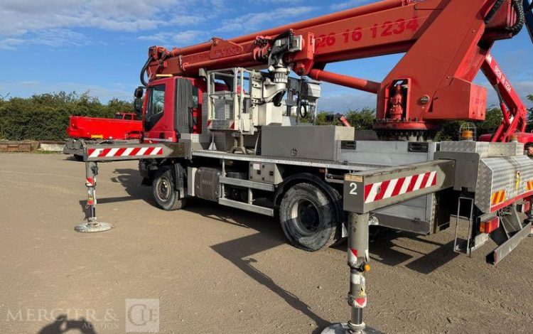 IVECO TRAKKER 360 ES ELEVATEUR A NACELLE MJ375 38M  – DIESEL – 118135 KMS – ANNEE 2017 ROUGE EL-501-NF