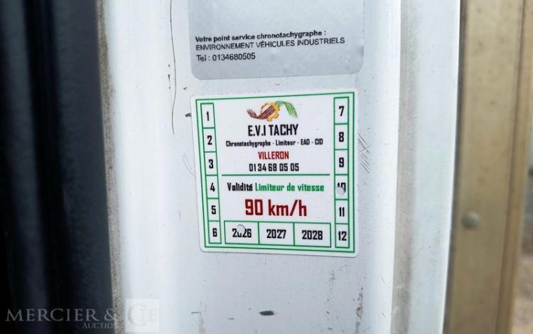 MERCEDES ATEGO 1224 AVEC HAYON DIESEL – PTAC : 11,99 TONNES – 707398 KMS – ANNEE 2017 BLANC EM-617-EZ