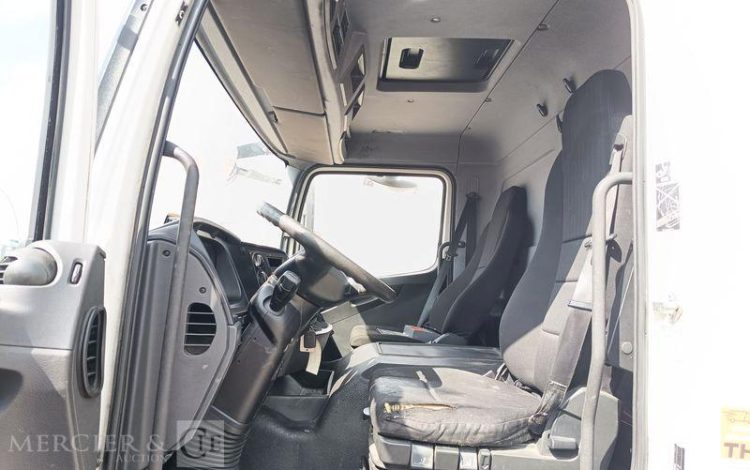 MERCEDES ATEGO 1224 AVEC HAYON DIESEL – PTAC : 11,99 TONNES – 707398 KMS – ANNEE 2017 BLANC EM-617-EZ