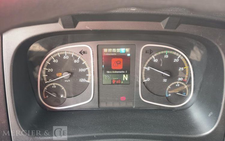 MERCEDES ATEGO 1224 AVEC HAYON DIESEL – PTAC : 11,99 TONNES – 707398 KMS – ANNEE 2017 BLANC EM-617-EZ