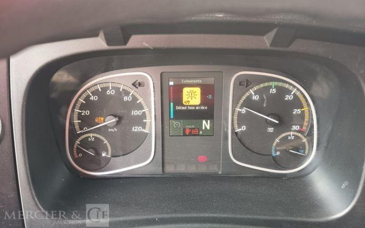 MERCEDES ATEGO 1224 AVEC HAYON DIESEL – PTAC : 11,99 TONNES – 707398 KMS – ANNEE 2017 BLANC EM-617-EZ