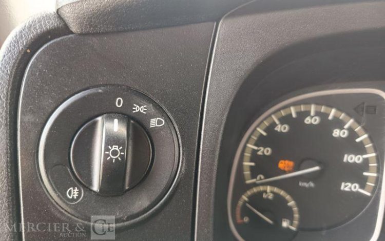 MERCEDES ATEGO 1224 AVEC HAYON DIESEL – PTAC : 11,99 TONNES – 707398 KMS – ANNEE 2017 BLANC EM-617-EZ
