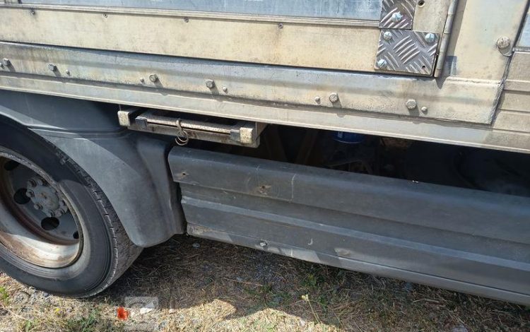 MERCEDES ATEGO 1224 AVEC HAYON DIESEL – PTAC : 11,99 TONNES – 707398 KMS – ANNEE 2017 BLANC EM-617-EZ