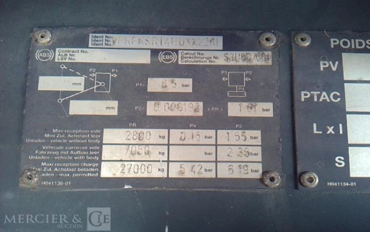 FRUEHAUF SEMI REMORQUE HAYON 3 ESSIEUX – PTAC 38T  ES-447-ED