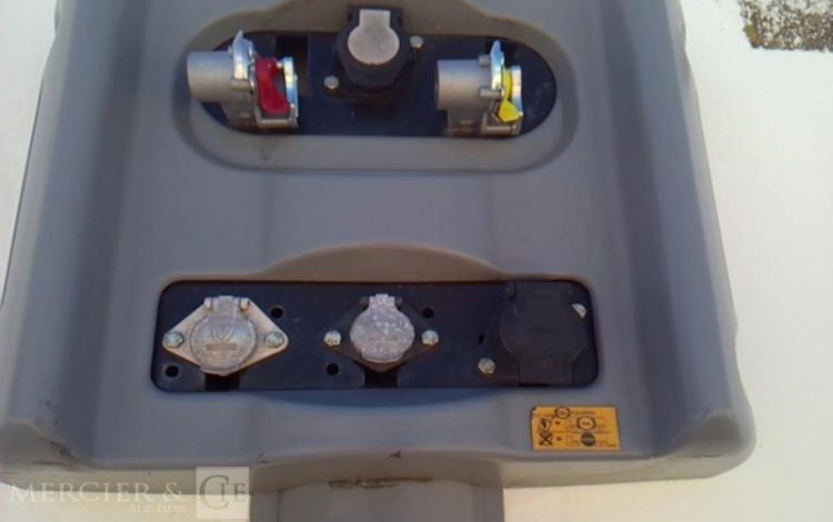 FRUEHAUF SEMI REMORQUE HAYON 3 ESSIEUX – PTAC 38T  ES-447-ED