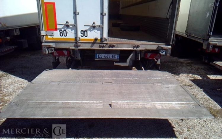FRUEHAUF SEMI REMORQUE HAYON 3 ESSIEUX – PTAC 38T  ES-447-ED