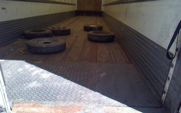 FRUEHAUF SEMI REMORQUE HAYON 3 ESSIEUX – PTAC 38T  ES-447-ED