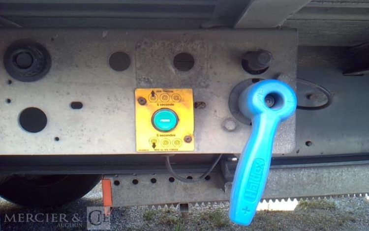 FRUEHAUF SEMI REMORQUE HAYON 3 ESSIEUX – PTAC 38T  ES-447-ED